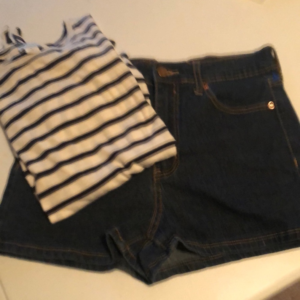 Forever 21 denim shorts, size 27